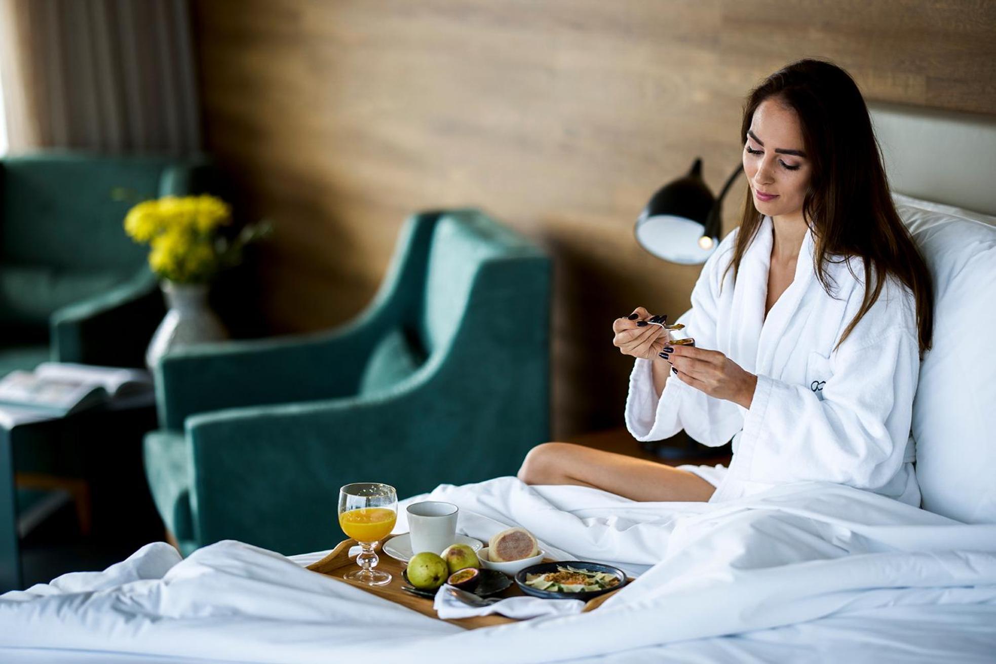 Hotel Octant Ponta Delgada Exterior foto A woman in a bathrobe