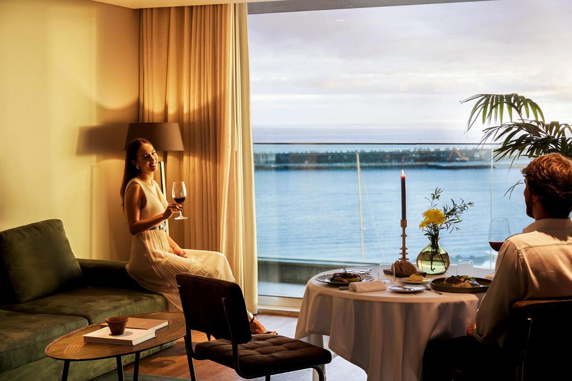 Hotel Octant Ponta Delgada Exterior foto A suite on board